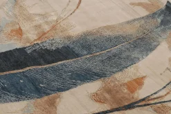 Abstrakter Teppich in botanischem Rost und Indigo von Rug&Kilim