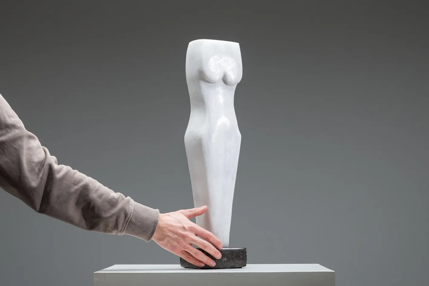 Abstrakter weißer Torso, 1970er, Marmor