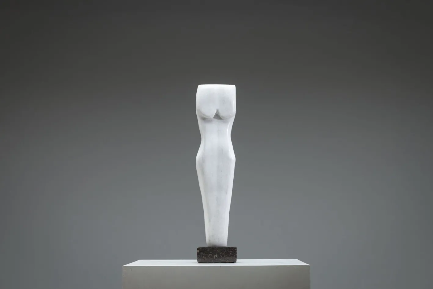 Abstrakter weißer Torso, 1970er, Marmor