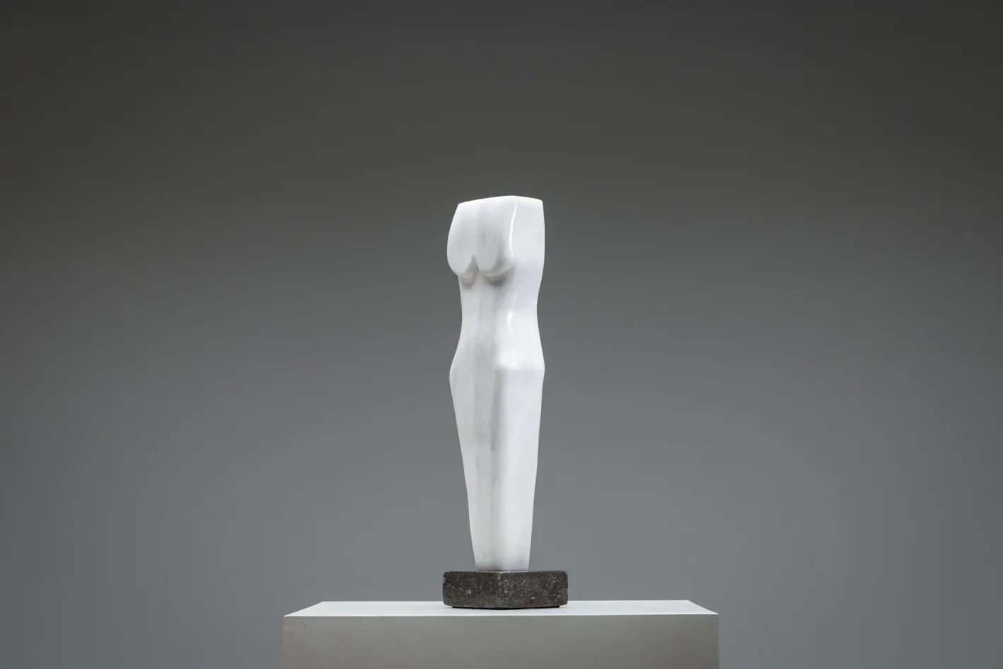Abstrakter weißer Torso, 1970er, Marmor