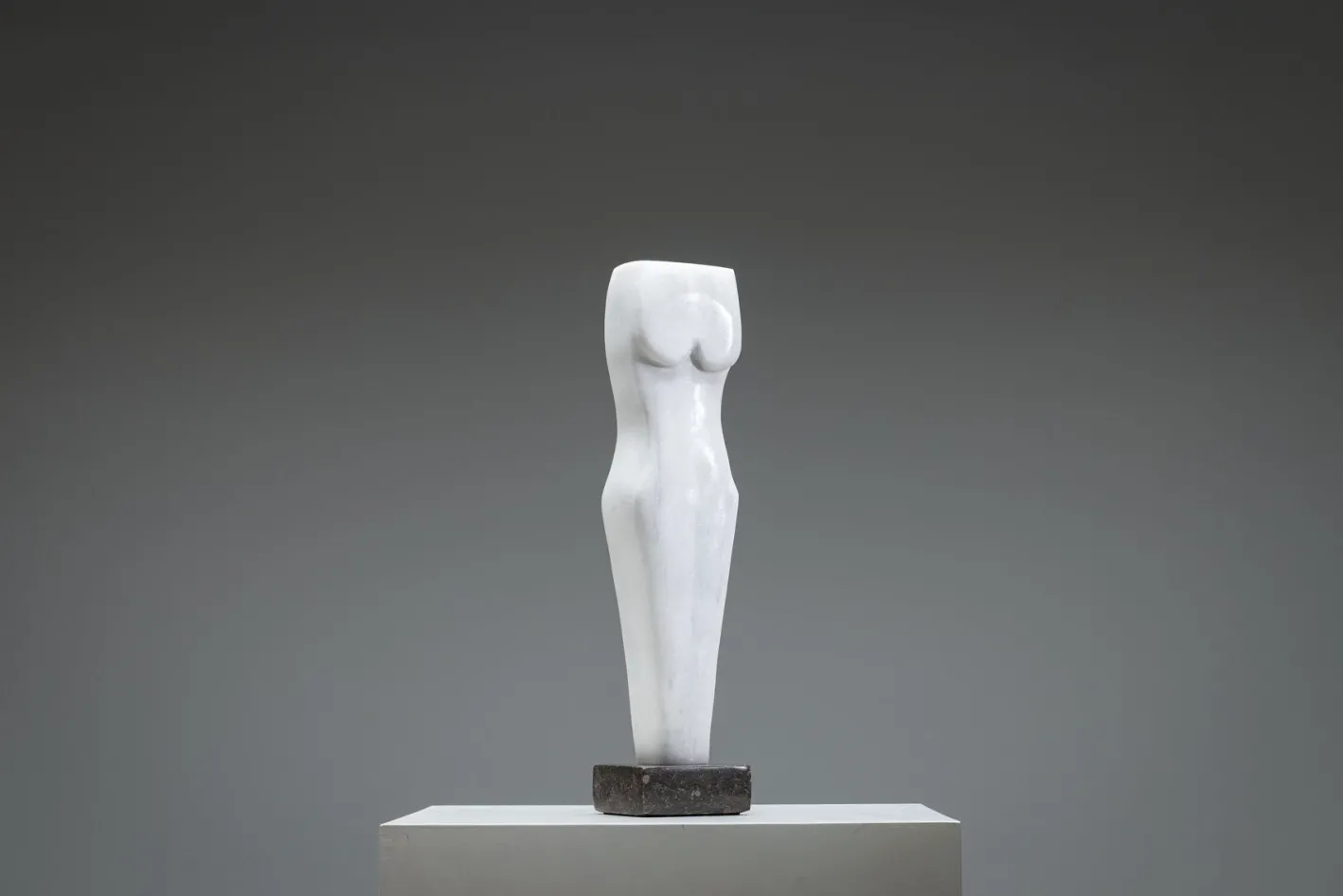 Abstrakter weißer Torso, 1970er, Marmor