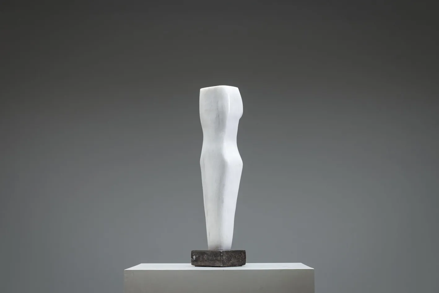 Abstrakter weißer Torso, 1970er, Marmor