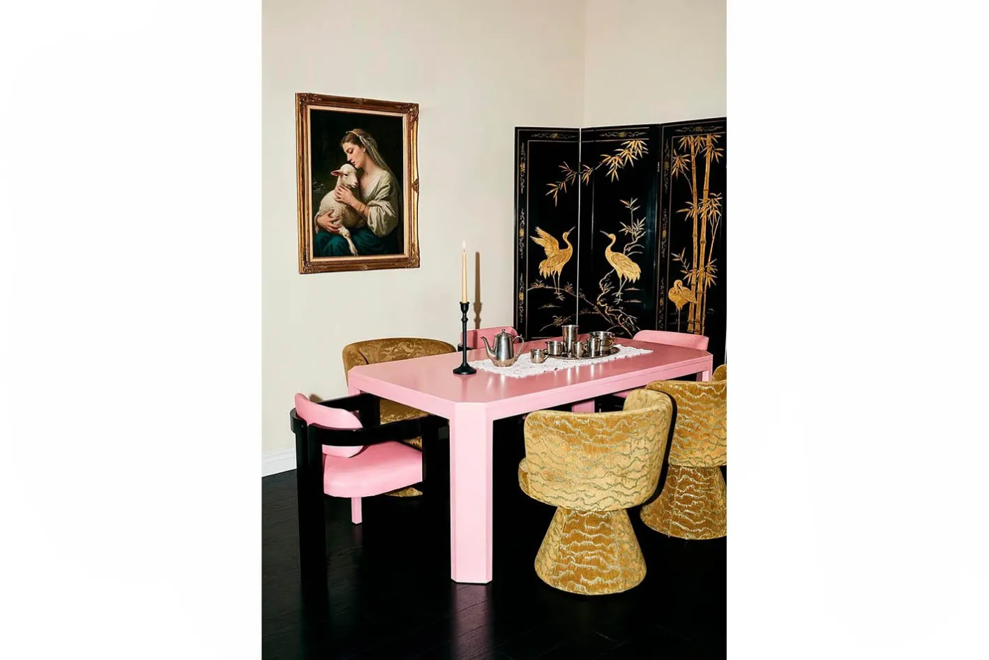 Acento Esstisch in Rosa Lack von Moanne