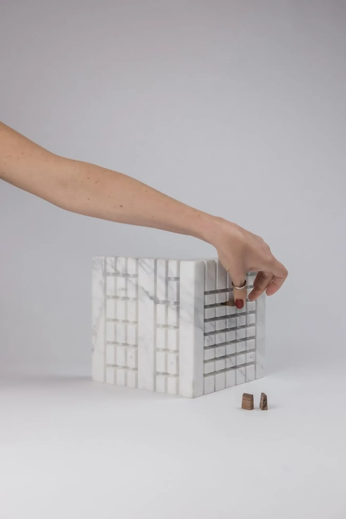 Aion _ Ewiger Kalender für the Stone House von Gumdesign