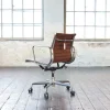 Aluminium Group EA335 Stuhl in Braun von Eames