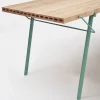 Alveo Outdoor Tisch mit Massivholzplatte mit Wabenstruktur