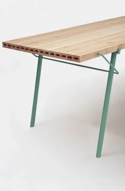 Alveo Outdoor Tisch mit Massivholzplatte mit Wabenstruktur