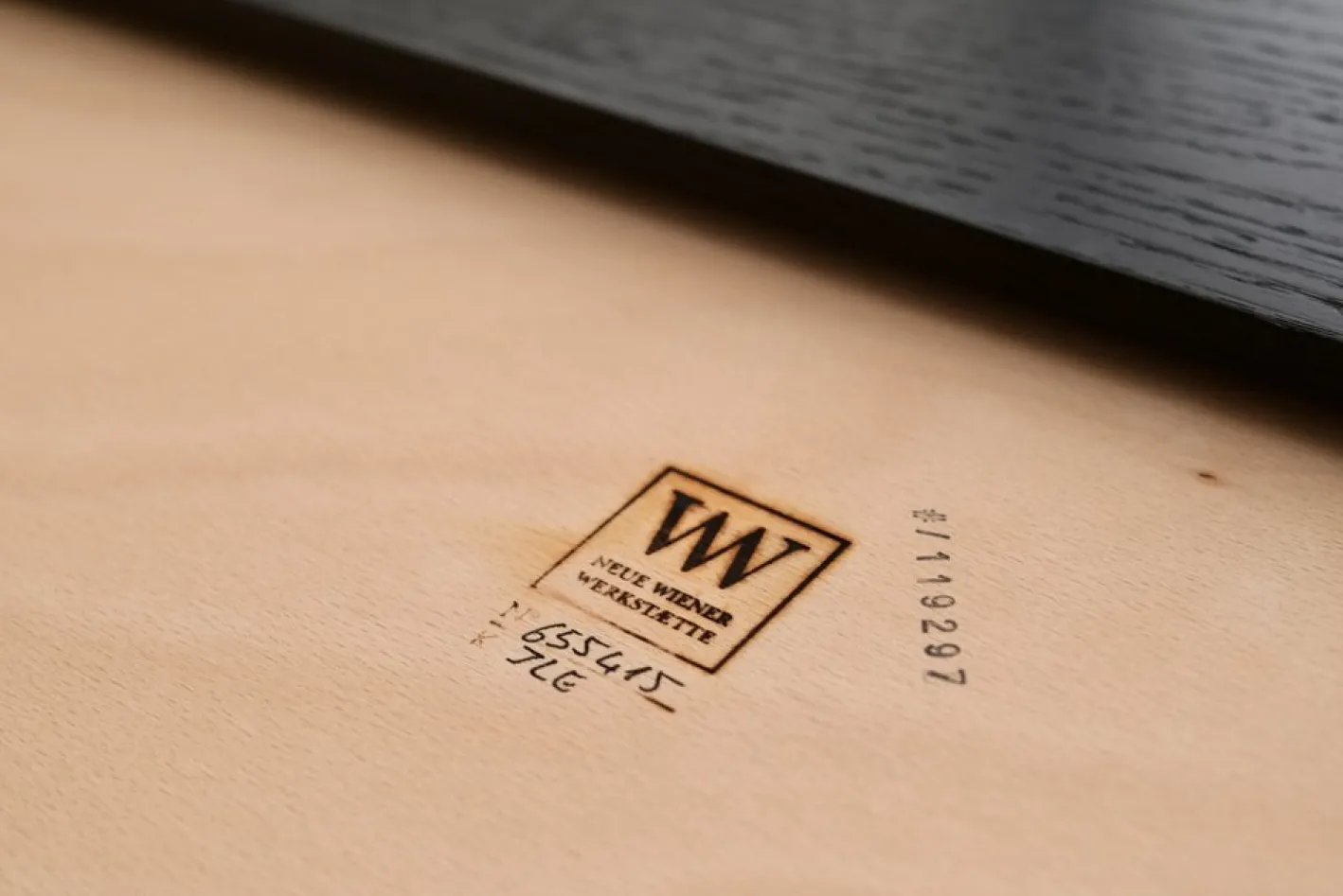 Amadé Schreibtisch aus Schwarzer Eiche von Wiener Werkstätte, 1990er