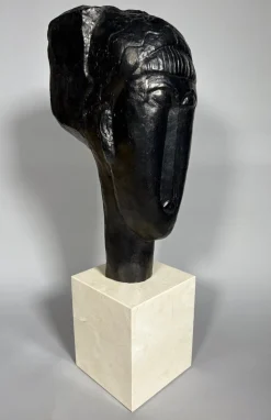 Amédéo Modigliani, Mädchenkopf mit Pony, 1970, Bronze
