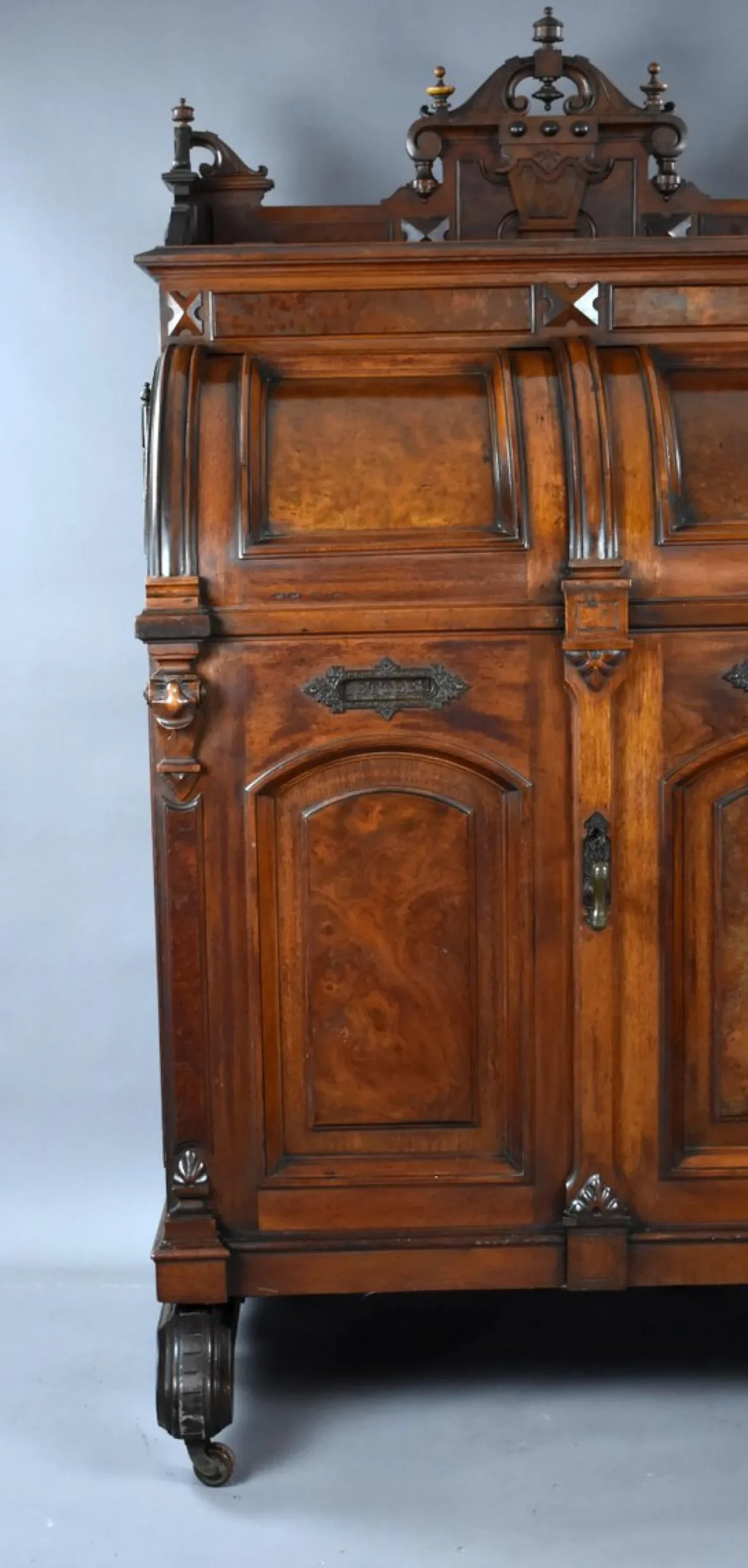 Amerikanischer Wells Fargo Schreibtisch aus Nussholz von Wooton Desk, 19. Jh. Co