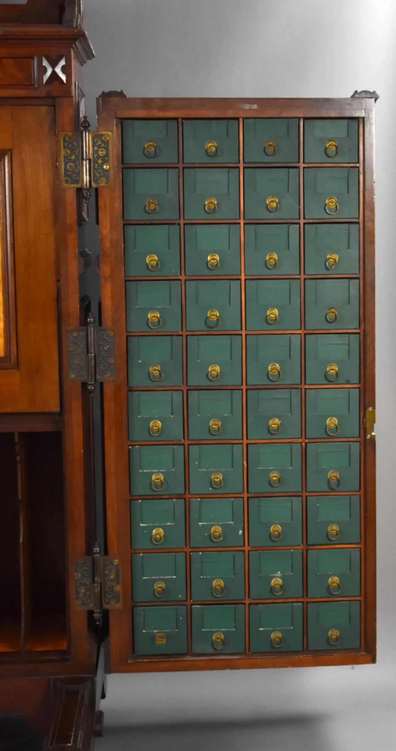 Amerikanischer Wells Fargo Schreibtisch aus Nussholz von Wooton Desk, 19. Jh. Co