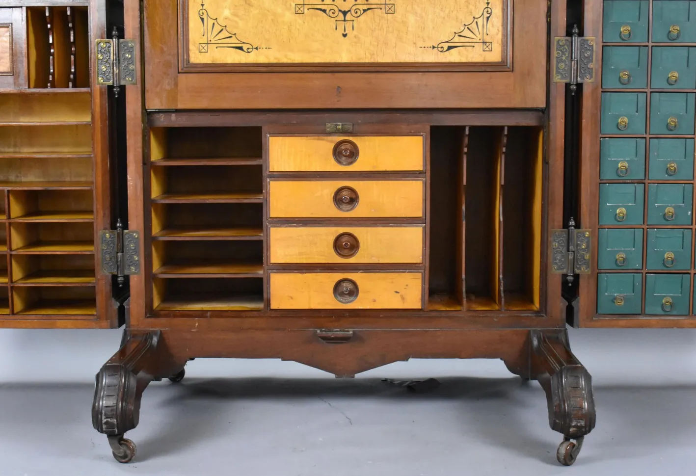 Amerikanischer Wells Fargo Schreibtisch aus Nussholz von Wooton Desk, 19. Jh. Co