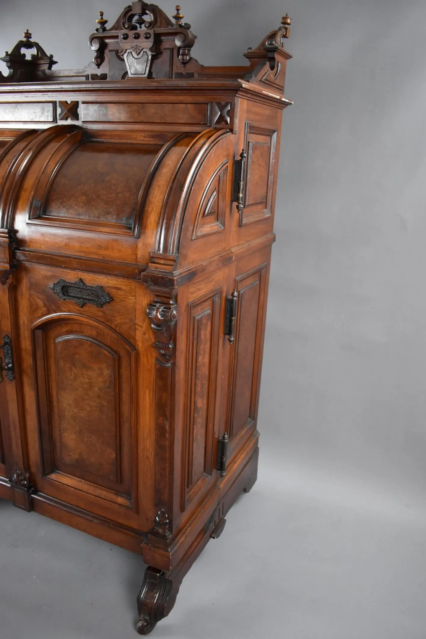 Amerikanischer Wells Fargo Schreibtisch aus Nussholz von Wooton Desk, 19. Jh. Co
