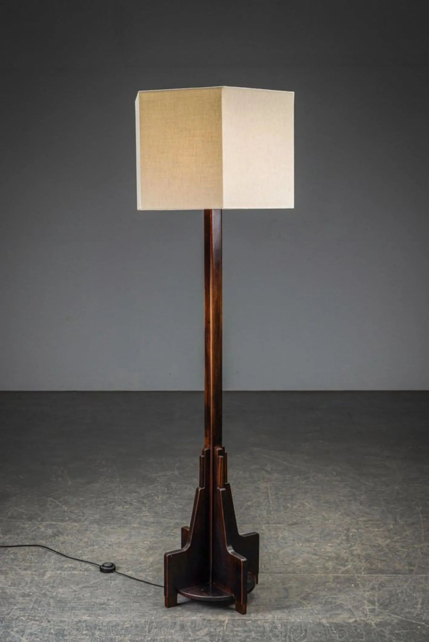 Amsterdamer Schule Stehlampe, 1920er