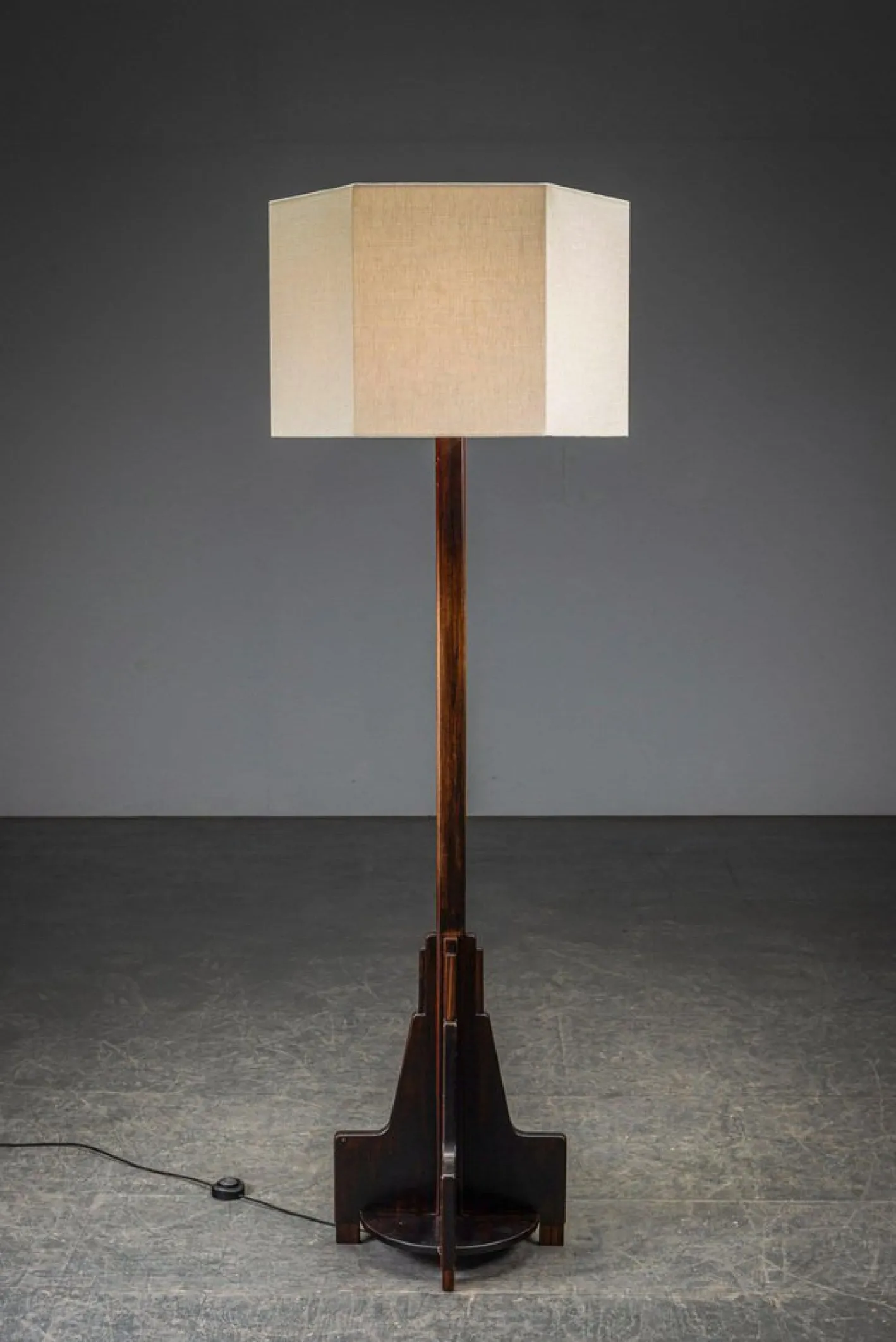 Amsterdamer Schule Stehlampe, 1920er