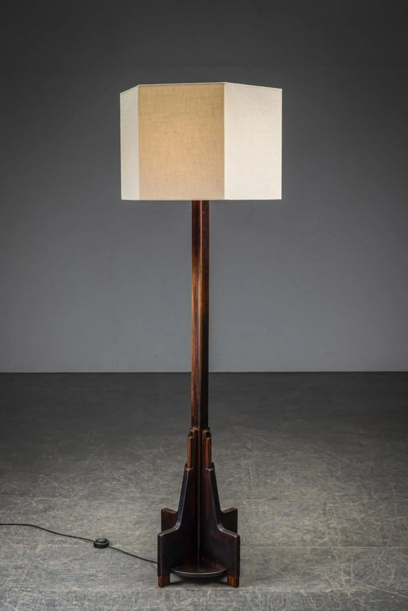 Amsterdamer Schule Stehlampe, 1920er