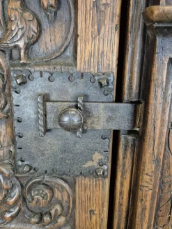 Anrichte im Renaissance Stil mit Mascarons