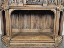 Anrichte im Renaissance Stil mit Mascarons
