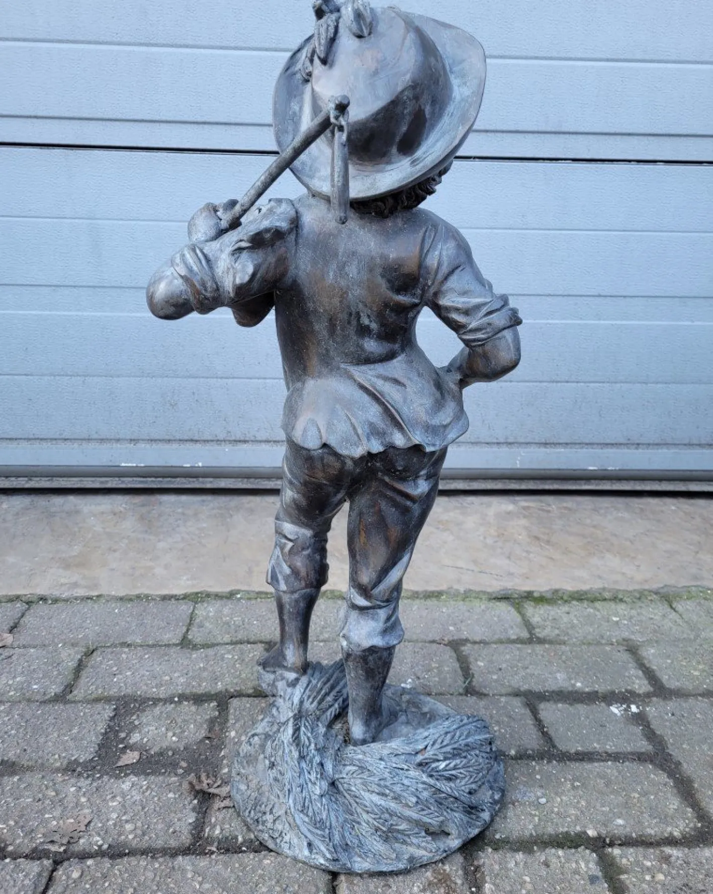 Antike Bauernstatue aus Bronze mit Dreschflegel