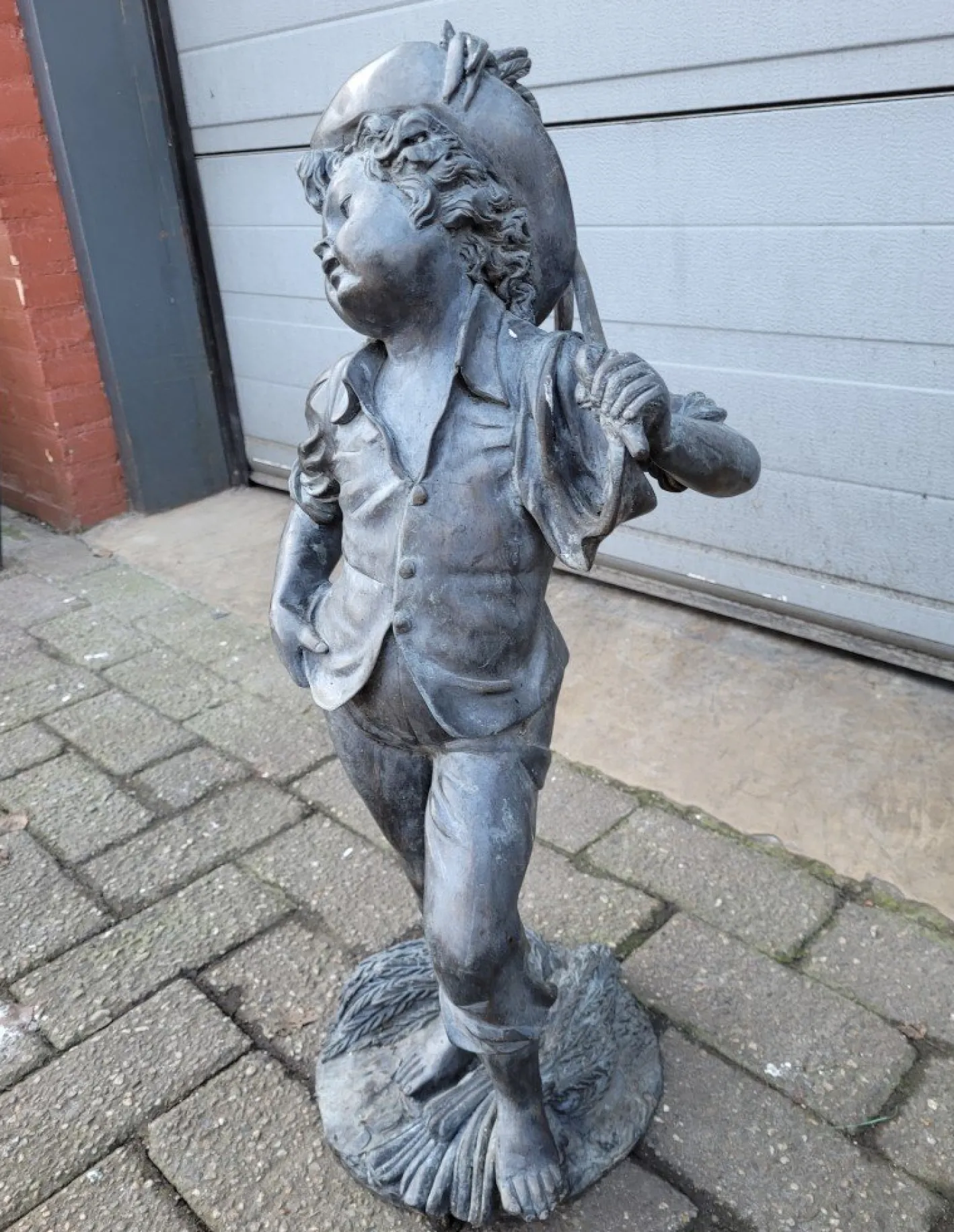 Antike Bauernstatue aus Bronze mit Dreschflegel