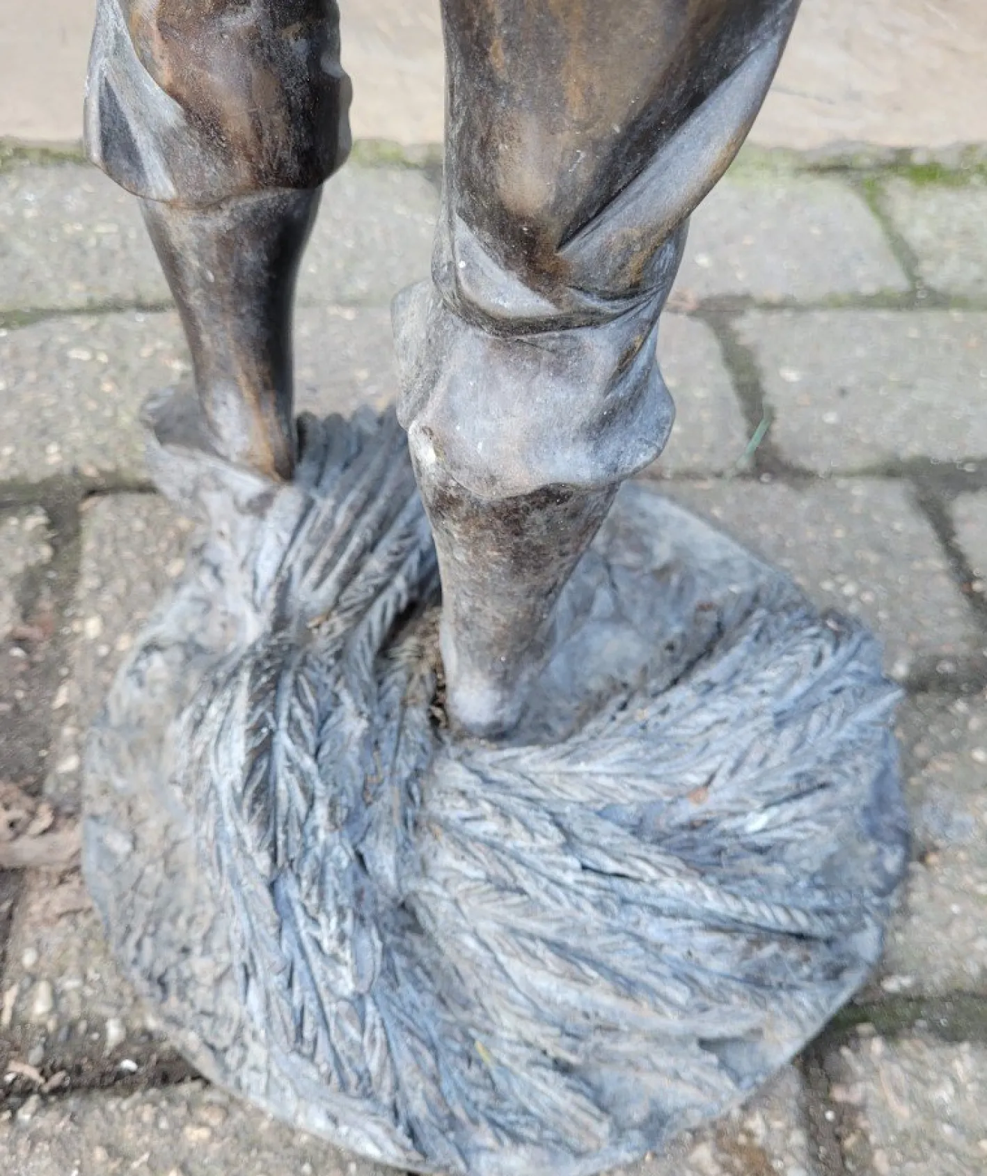 Antike Bauernstatue aus Bronze mit Dreschflegel