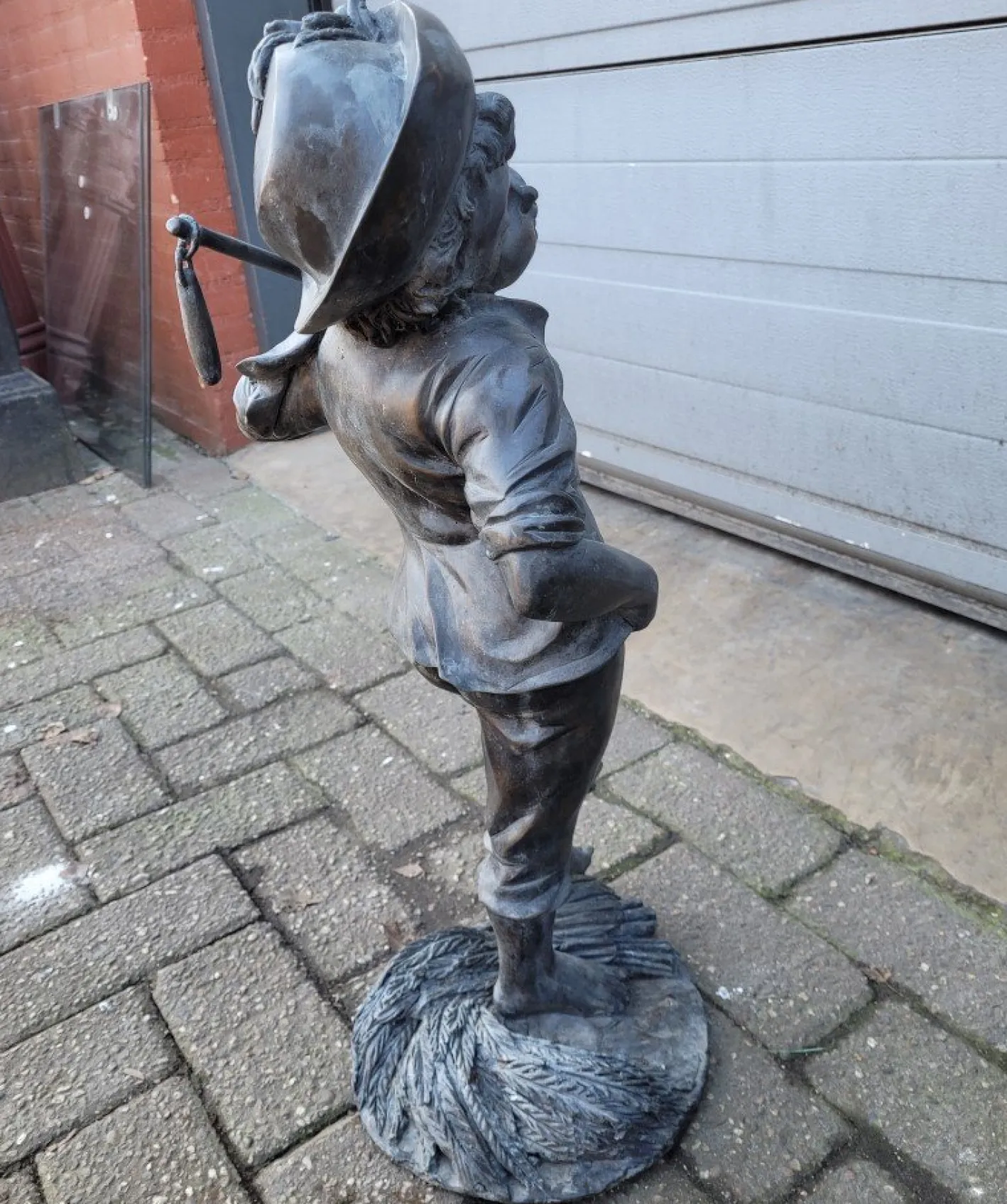 Antike Bauernstatue aus Bronze mit Dreschflegel