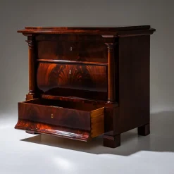 Antike Biedermeier Kommode aus Mahagoni, 1820