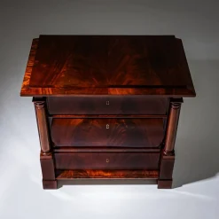 Antike Biedermeier Kommode aus Mahagoni, 1820