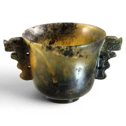 Antike chinesische Nephrit Tasse mit Taotie Griffen, 1890er
