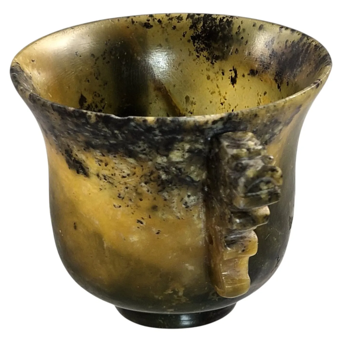 Antike chinesische Nephrit Tasse mit Taotie Griffen, 1890er