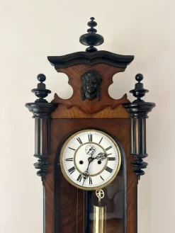 Antike Doppelgewichts-Wanduhr aus Nussholz, 1860