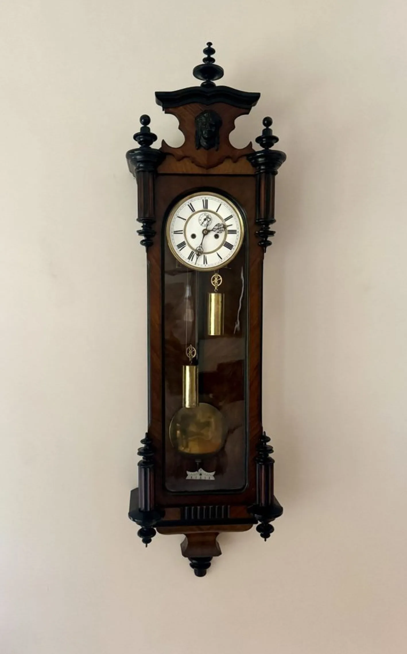 Antike Doppelgewichts-Wanduhr aus Nussholz, 1860