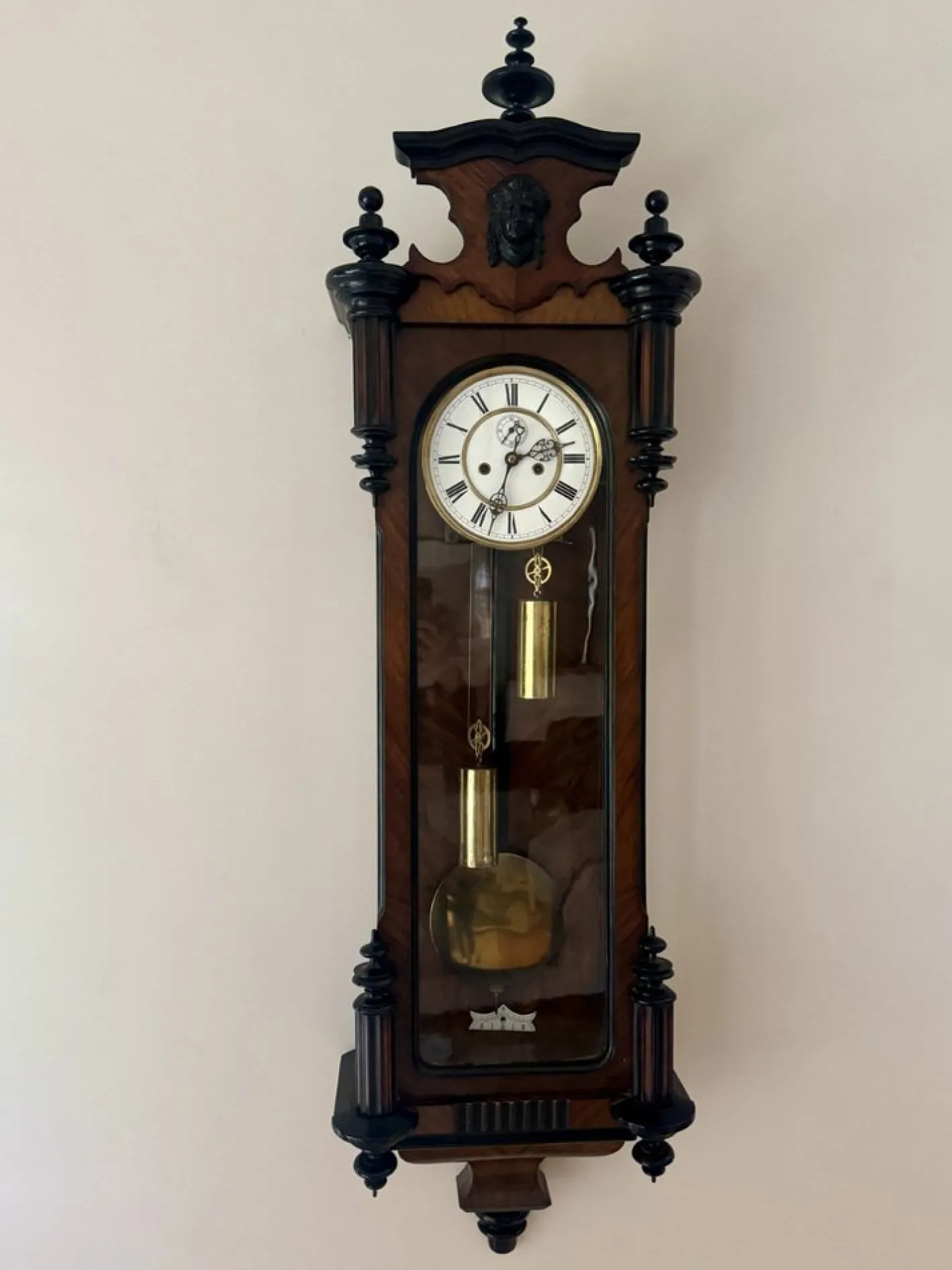 Antike Doppelgewichts-Wanduhr aus Nussholz, 1860