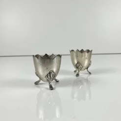 Antike dreibeinige Jugendstil Eierbecher aus Neusilber, 1920er, 2er Set