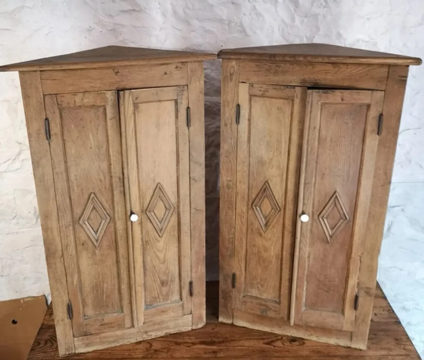 Antike Eckschränke aus Eiche, 1890, 2er Set