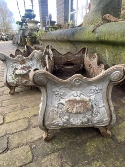 Antike französische Gartenpflanzer aus Gusseisen oder Jardinières, 2er Set