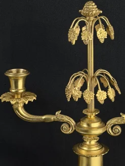 Antike französische Kronleuchter aus vergoldeter Bronze mit Marmorsockel, 1890er, 2er Set