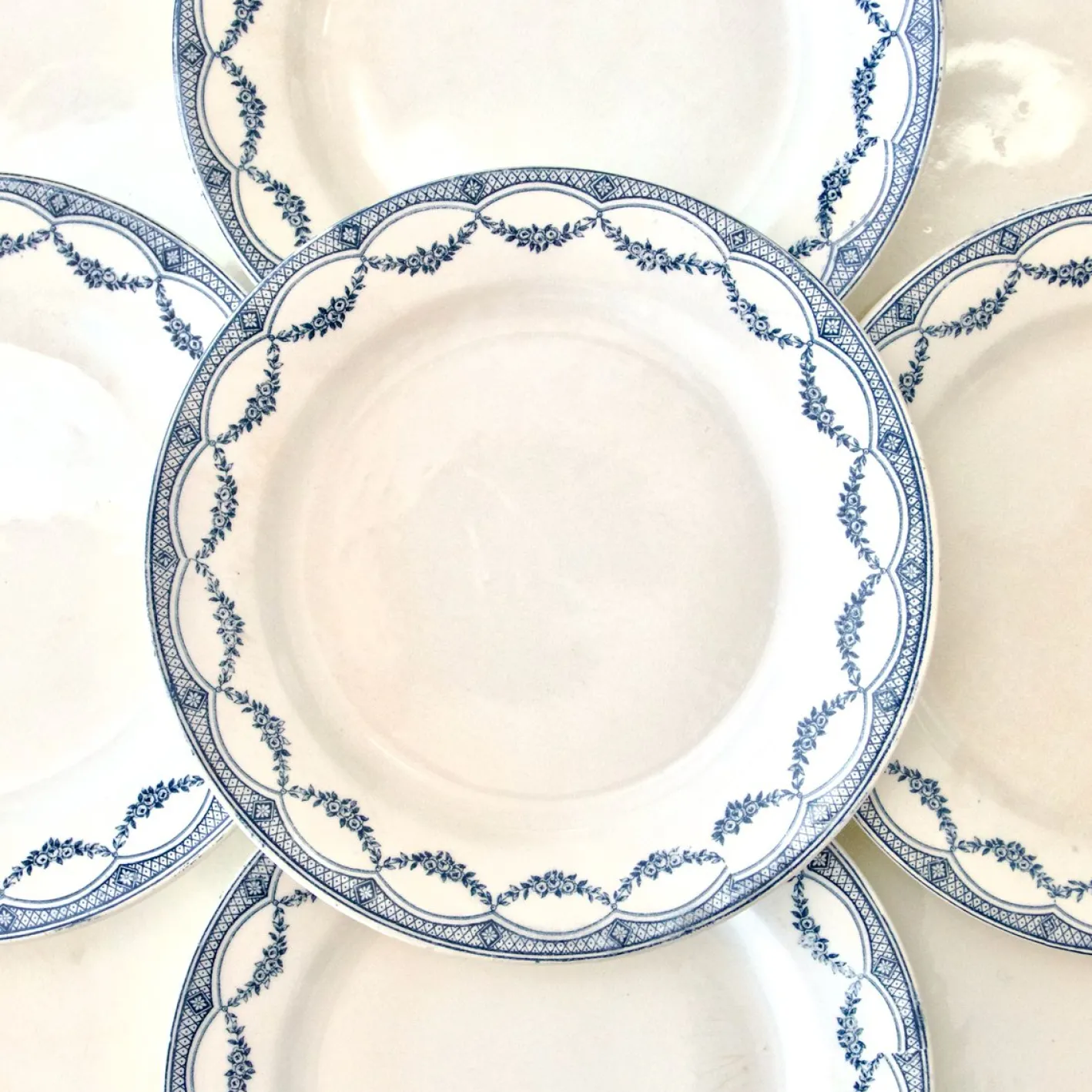 Antike französische Teller von Salins-Les-Bains, 1800er, 9 . Set