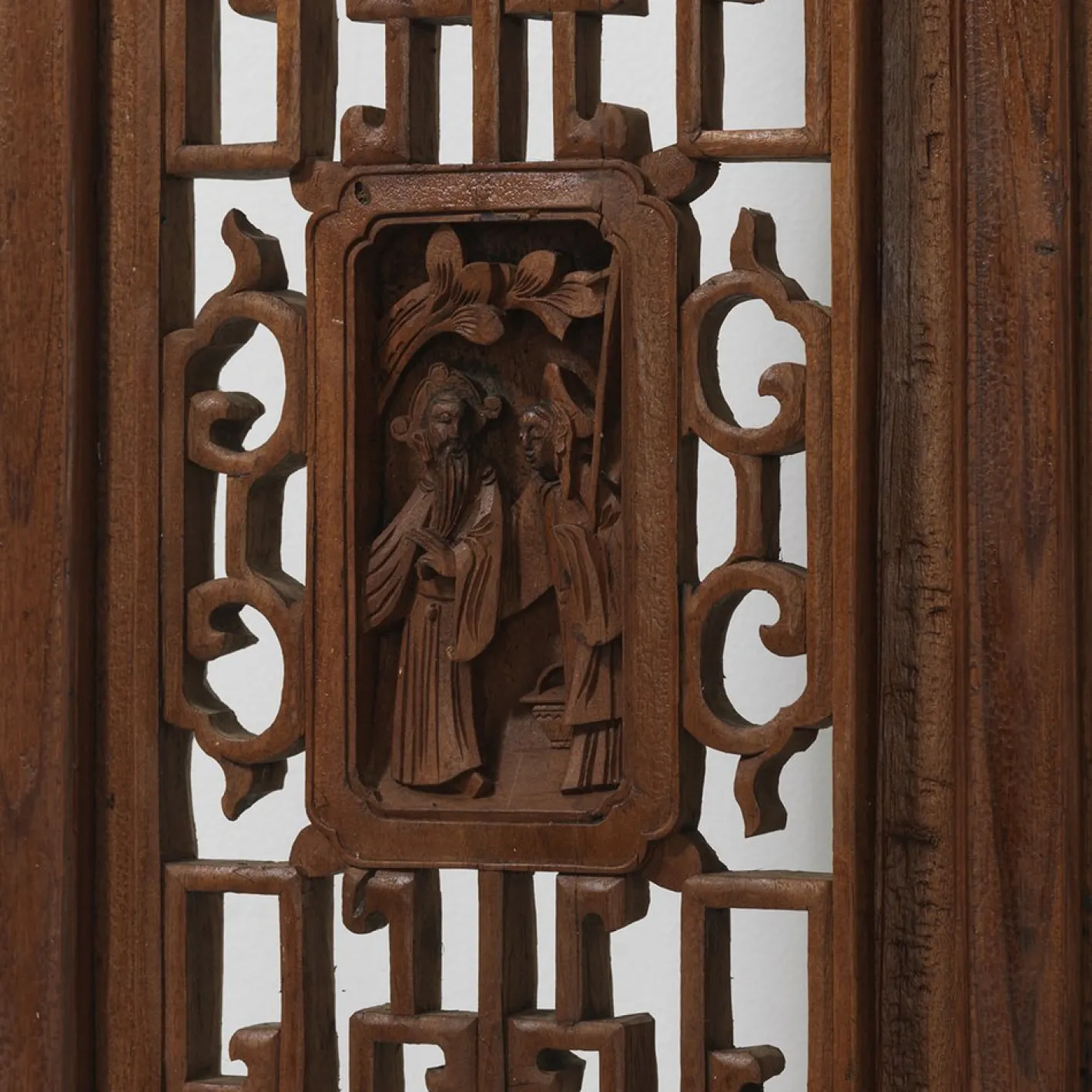 Antike geschnitzte Gitterfensterplatte