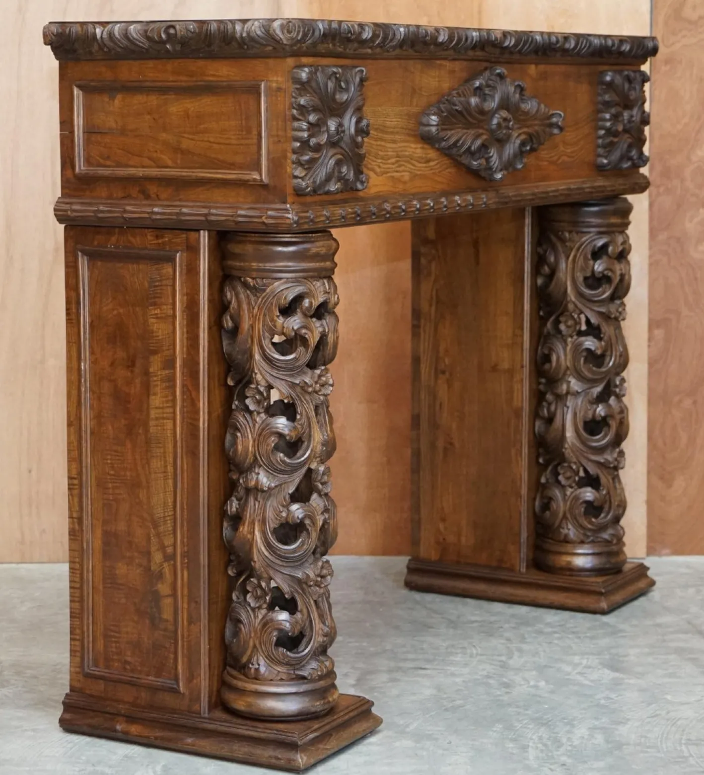 Antike handgeschnitzte Säule aus massivem Ulmenholz, 1880er
