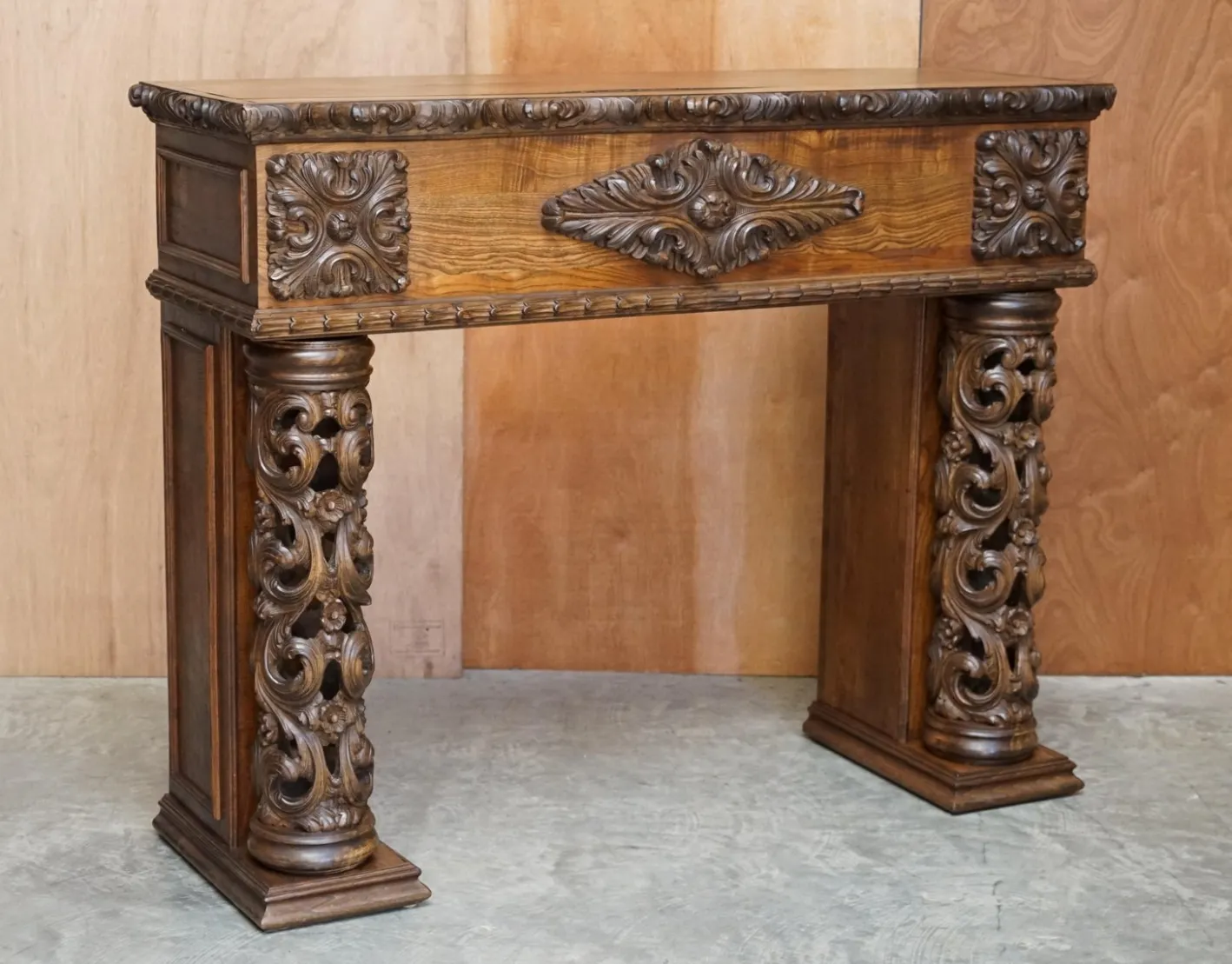 Antike handgeschnitzte Säule aus massivem Ulmenholz, 1880er