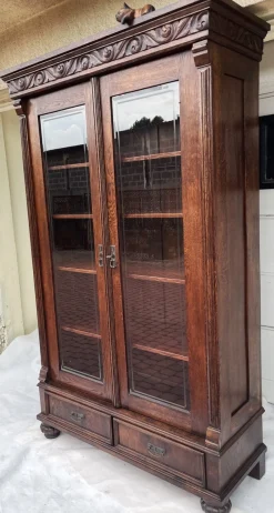 Antike Neorenaissance Vitrine aus Eiche, 1910