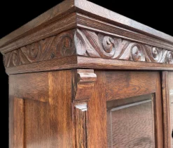 Antike Neorenaissance Vitrine aus Eiche, 1910
