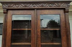Antike Neorenaissance Vitrine aus Eiche, 1910