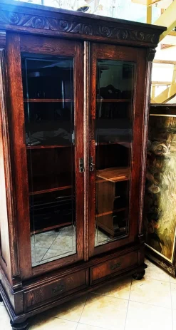 Antike Neorenaissance Vitrine aus Eiche, 1910