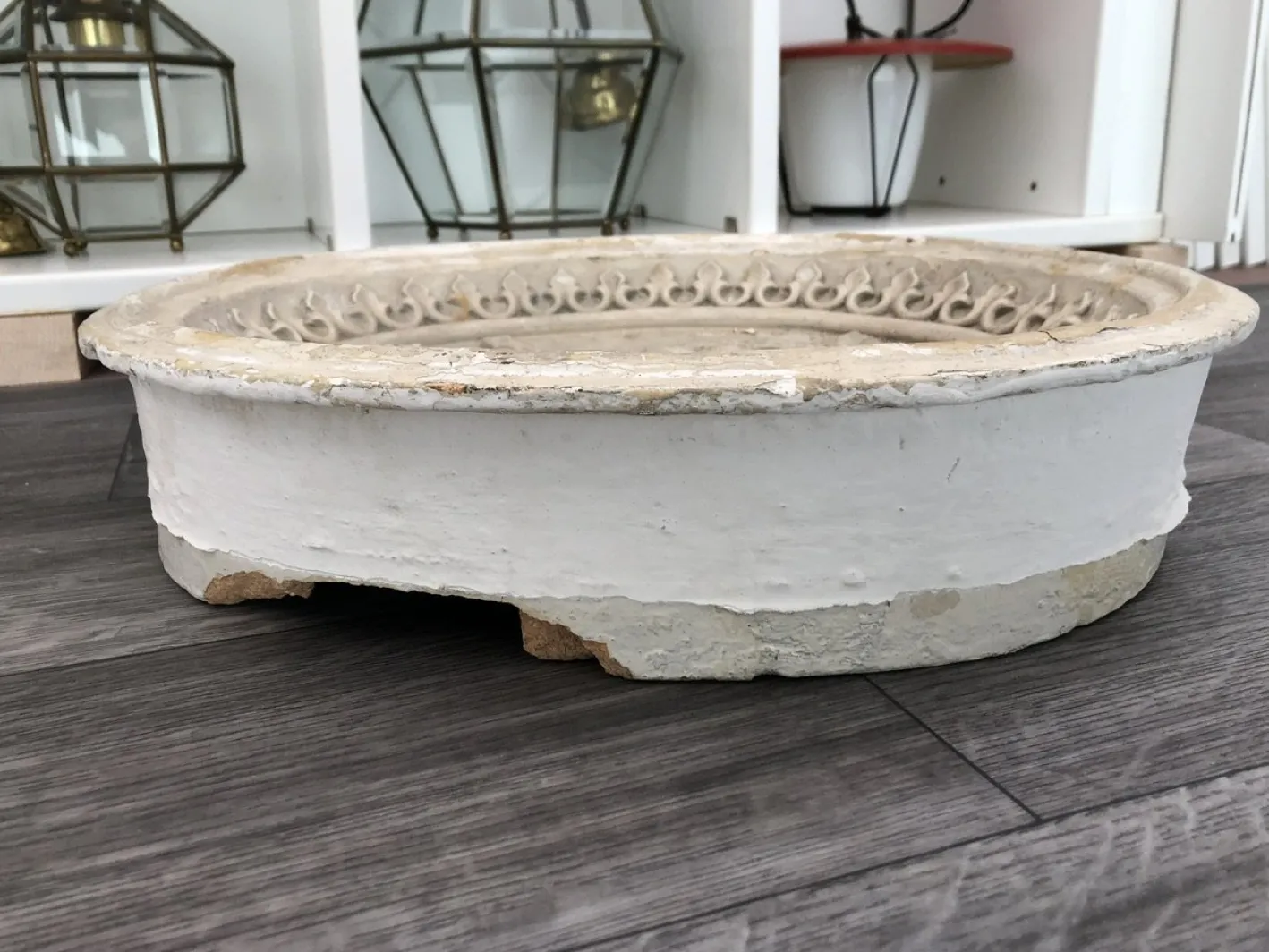 Antike Ovale Dekoration aus Terrakotta
