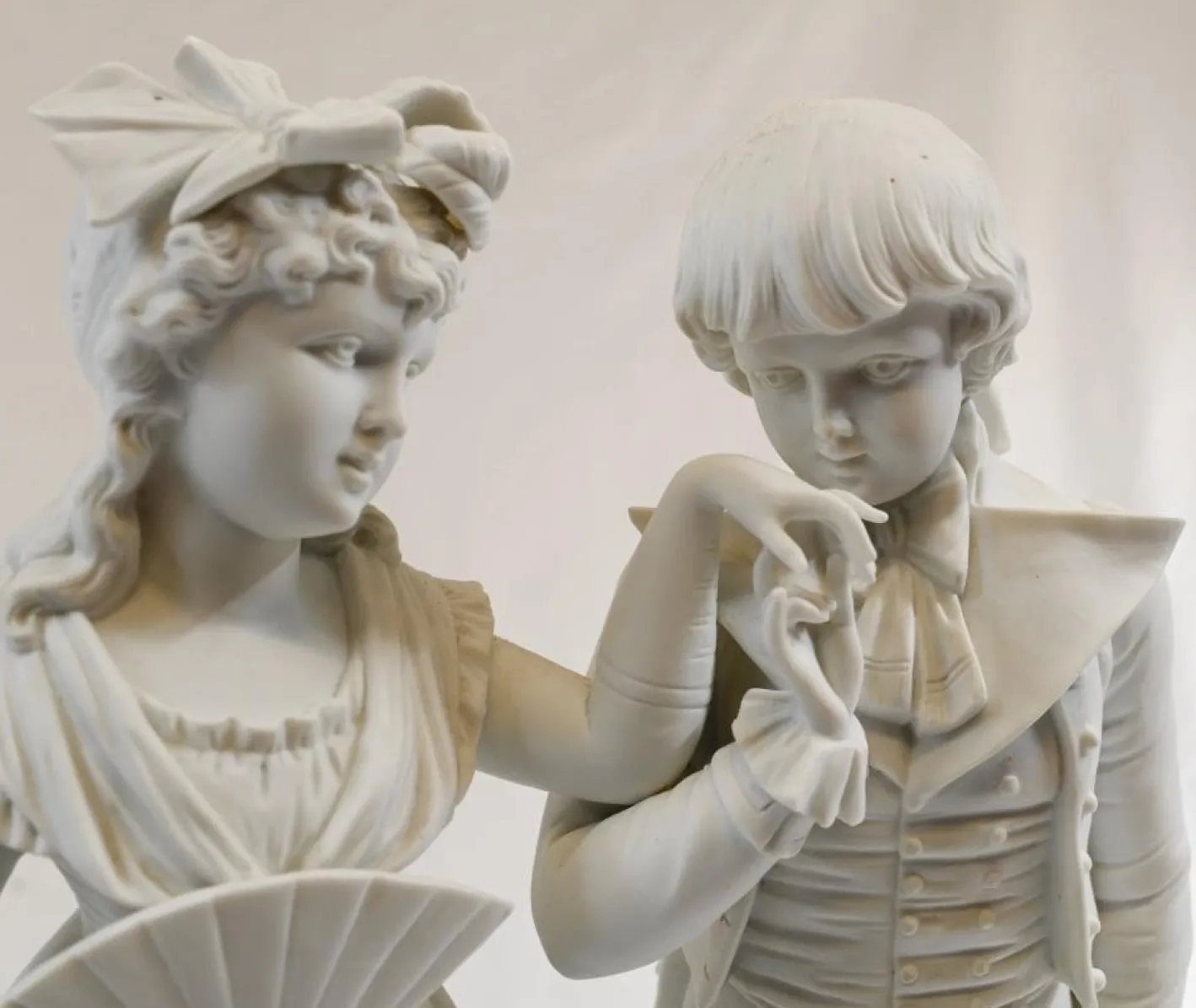 Antike Parian Biscuit Ware Lovers Statue, 2er Set