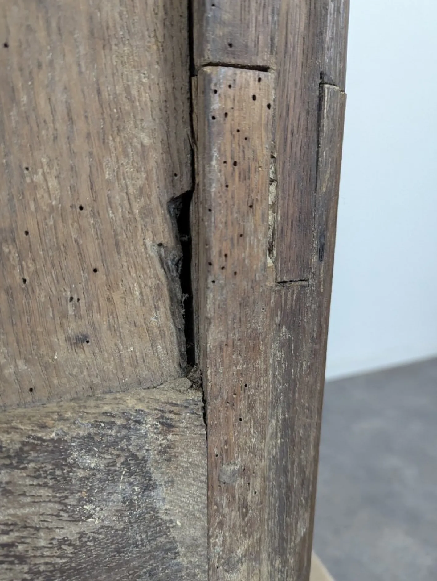 Antike Provinzielle Kommode aus Eiche, 1700er