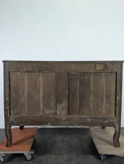 Antike Provinzielle Kommode aus Eiche, 1700er