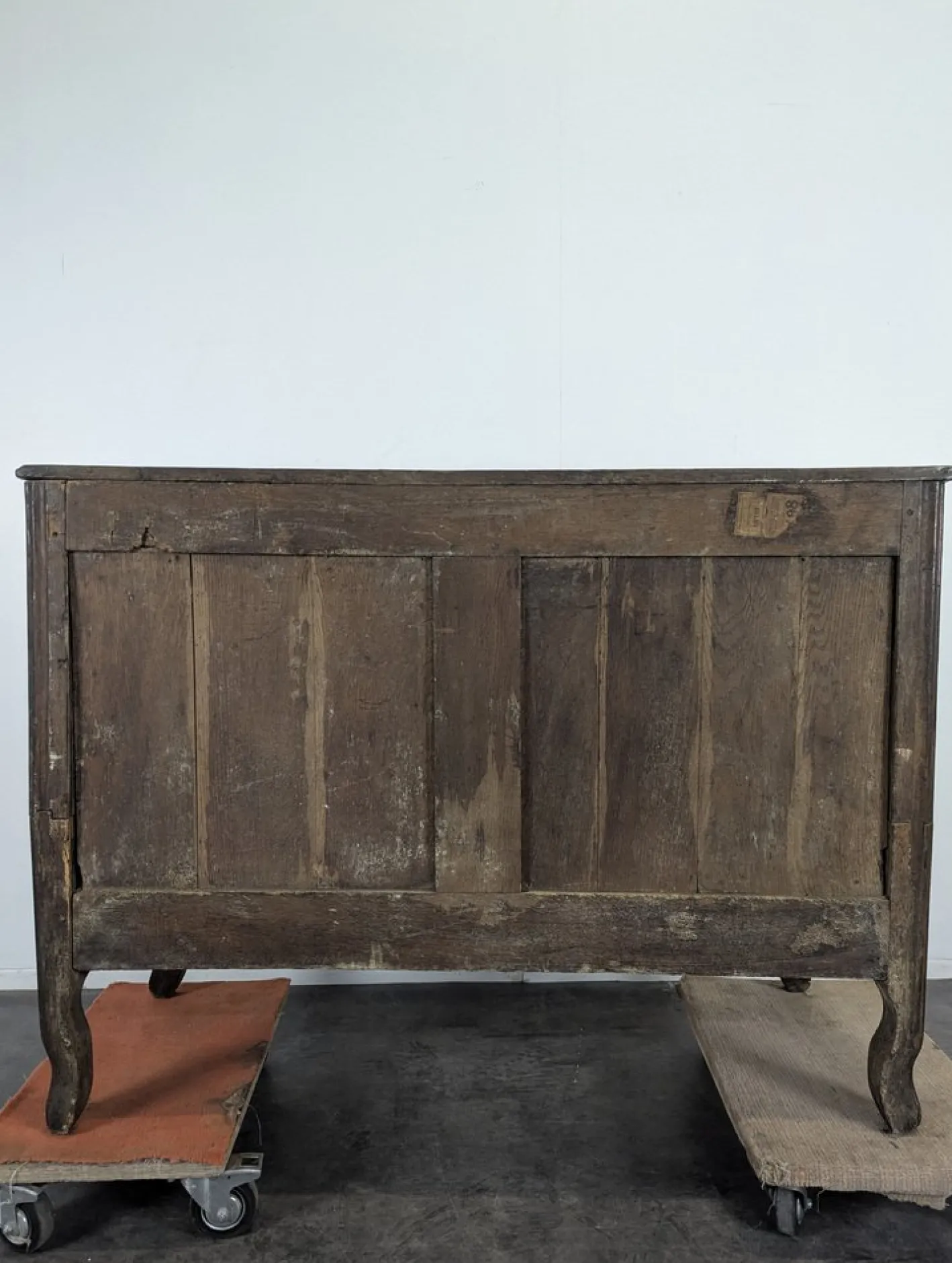 Antike Provinzielle Kommode aus Eiche, 1700er